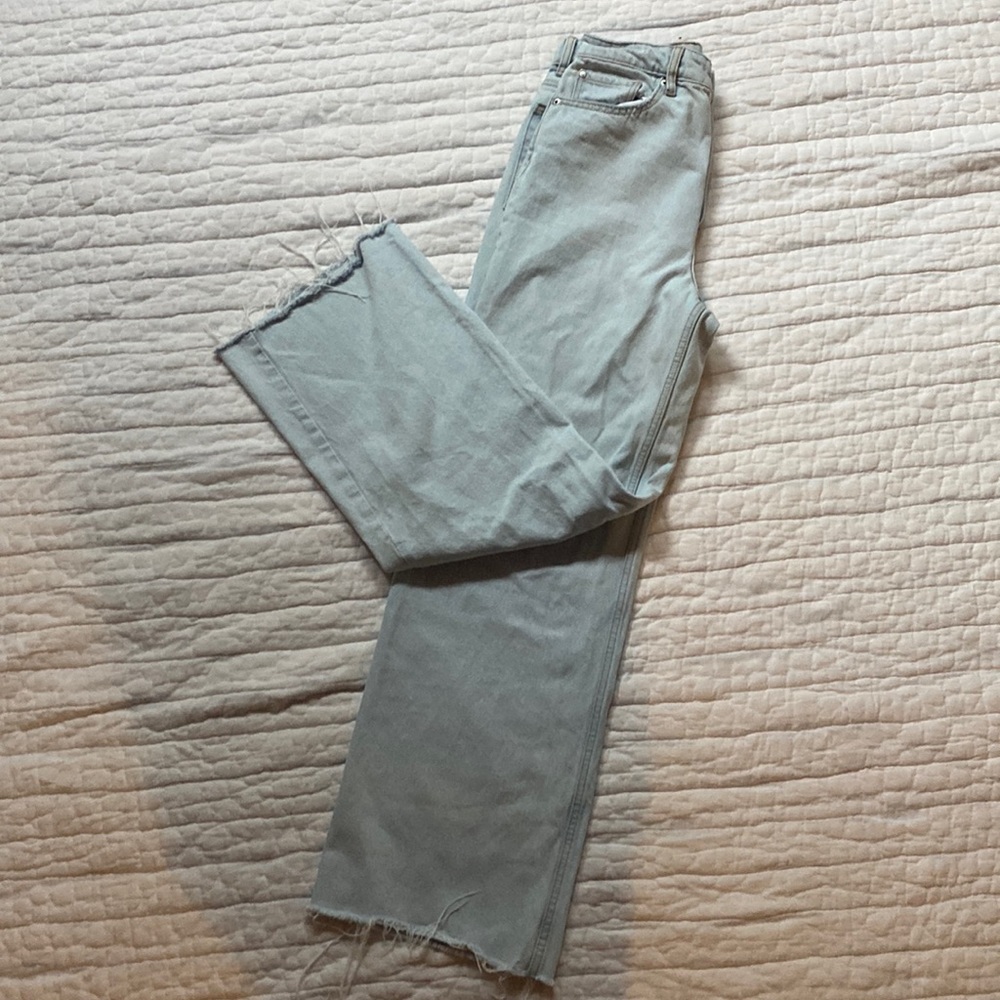 H&M light wash ripped jeans